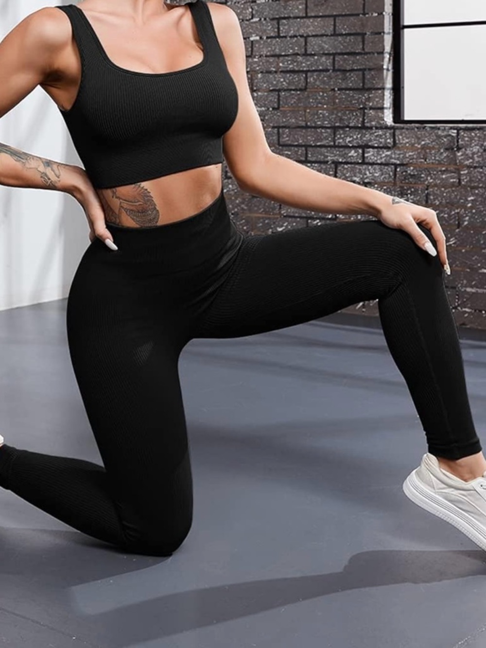 Black Sports Bra & Leggings Set - Sleek Activewear
